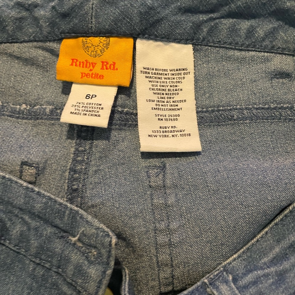 Ruby Rd petite capris - Picture 3 of 5
